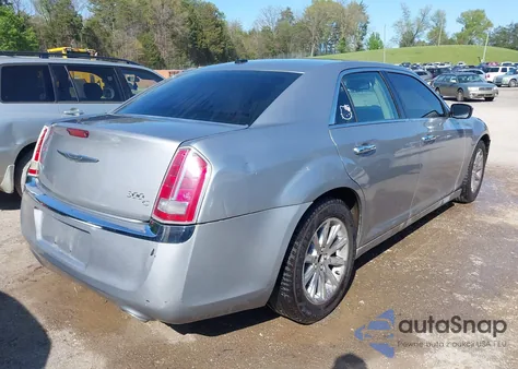 2013 Chrysler 300C z USA, uszkodzony, nr VIN 2C3CCAEG7DH727559